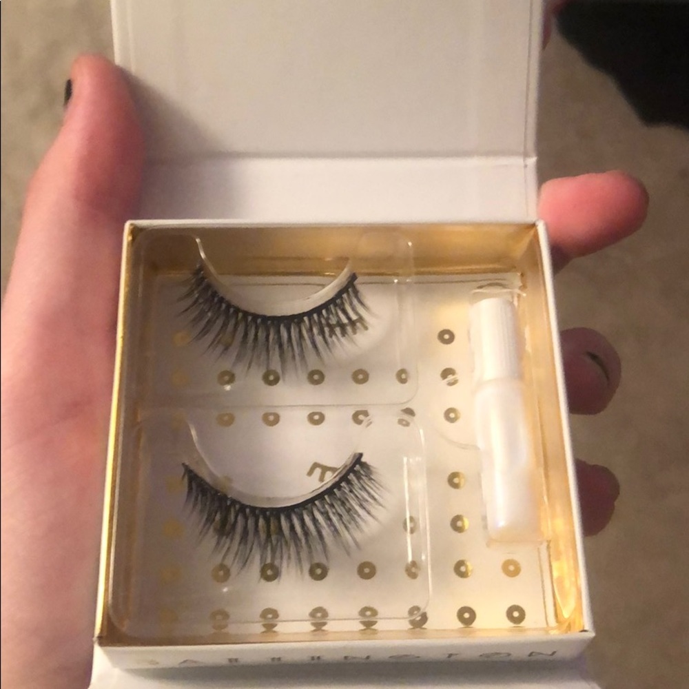 Lashes - Picture 2 of 3